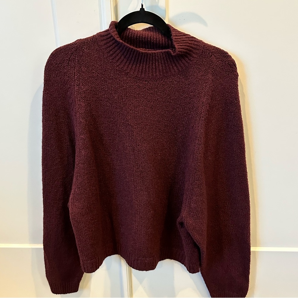 Old Navy Women's Sweater in Burgundy